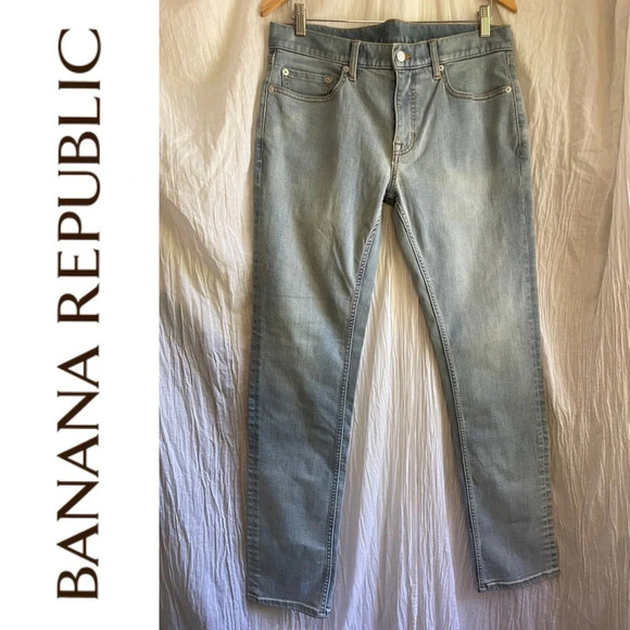 >70%OFF❣️Banana Republic Light Wash Jeans, 34, *Fashion Show Stock* Like NEW - Picture 2 of 13